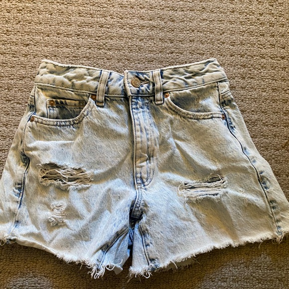 Garage light wash Jean shorts - Picture 2 of 3